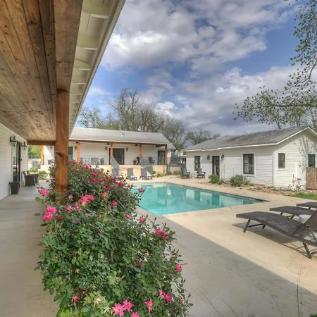 Schubert Inn Suite-B With Pool & Grill - Walk To Main